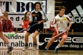 Jenny Giger und Miriam Flückiger haben den Ball im Blick