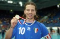 Der italienische Captain Fabio Terlizzi mit der Goldmedallie