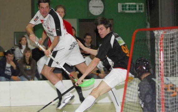 Blomberg verlängert bei Floorball Köniz