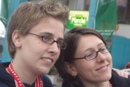 Frauenpower hinter der Bande