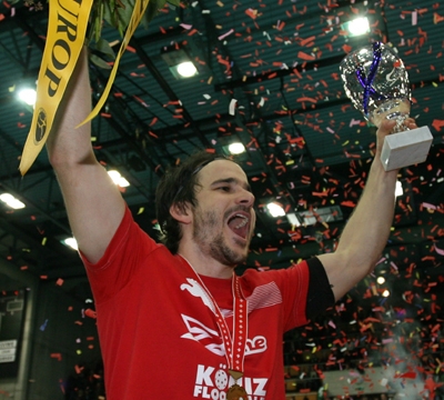 Daniel Bill verlängert bei Floorball Köniz
