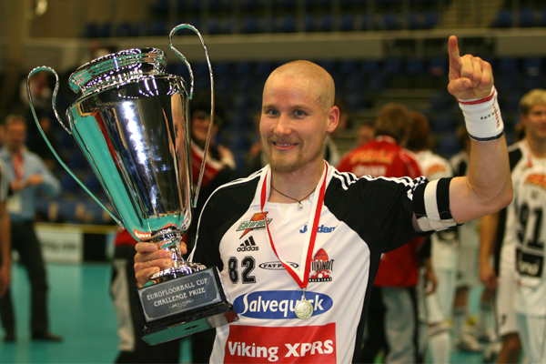 Järvi mit dem EC-Pokal 2009
