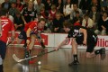 Brunner streckt sich nach dem Ball