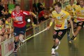 Suter und Ostransky den Ball im Blick