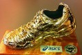 Der goldene ASICS-Schuh