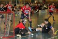Thut kontrolliert den Ball vor Lutz