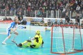 Streit pariert Kapanens Penalty mit dem Daumen