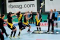 Captain Sabrina Arpagaus mit dem Pokal