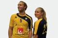 Joel Kanebjörk und Victoria Wikström präsentieren das neue schwedische Trikot