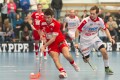 Wanner deckt den Ball vor Friolet ab