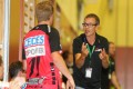 Headcoach Akseli Ahtiainen mit Instruktionen