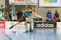 Väänänen behauptet gegen Krähenbühl den Ball