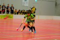 Kampf um den Ball zwischen Lena Baumgartner (vorne) und Katarina Klapitová