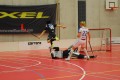 Kein Durchkommen für Elzbieta Piotrowska von den Wizards (l) gegen Dietikons Torhueterin Monika Schmid (mitte)