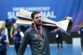 #81 Michael Zürcher schultert den Meisterkübel