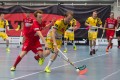 Jan Zaugg (l.) luchst Johan Samuelsson (r.) den Ball weg.