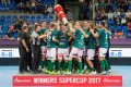 Der SVWE mit dem Supercup-Pokal