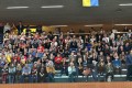 Volle Tribüne in Neuenburg
