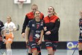 Melea Brunner und Patrizia Leone freuen sich über den Sieg gegen Piranha