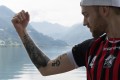 Robin Markström zeigt sein Obwalden-Tattoo