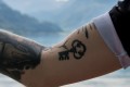 Robin Markström zeigt sein Obwalden-Tattoo