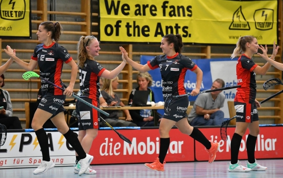 Red Ants besiegen Floorball Riders stilsicher