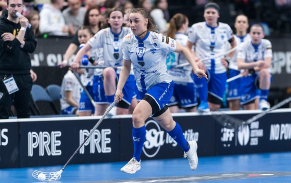 Vendula Stolbova zu den Floorball Riders