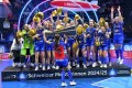 Der Pokal kommt zu den Meisterinnen