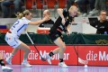 Eliska Trojankova wird bedrängt