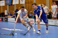Andrin Christen am Ball vor Marek Benes